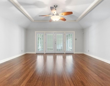 6803 Walton Heath Drive - Photo Thumbnail 10