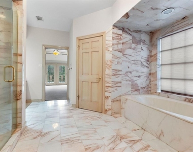6803 Walton Heath Drive - Photo Thumbnail 16