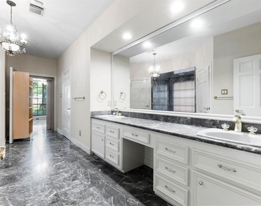 6803 Walton Heath Drive - Photo Thumbnail 12