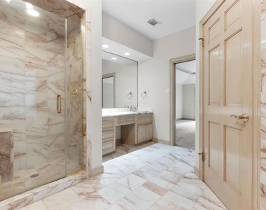 6803 Walton Heath Drive - Photo Thumbnail 15