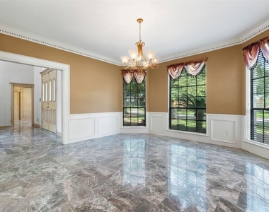 6803 Walton Heath Drive - Photo Thumbnail 5