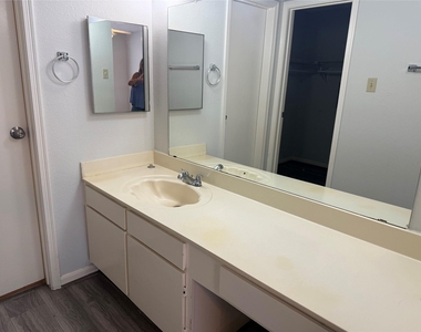 2120 El Paseo Street - Photo Thumbnail 10