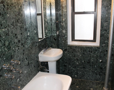 West 55th Street - Photo Thumbnail 9