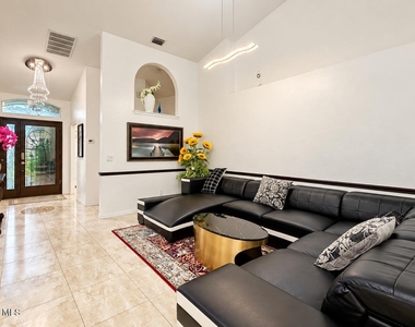 353 Kilmarnock Place - Photo Thumbnail 7