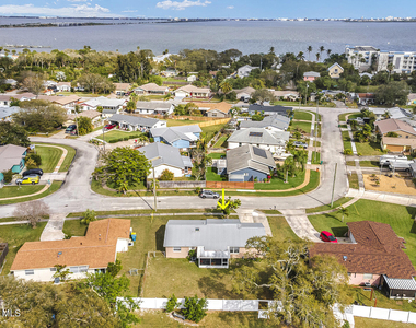515 Monitor Street - Photo Thumbnail 18