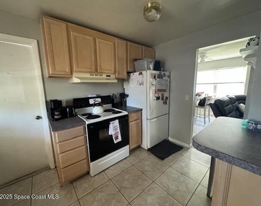 515 Monitor Street - Photo Thumbnail 8