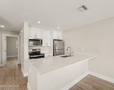 1586 South Street - Photo Thumbnail 2