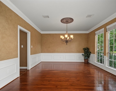 4802 Yorkshire Street - Photo Thumbnail 4