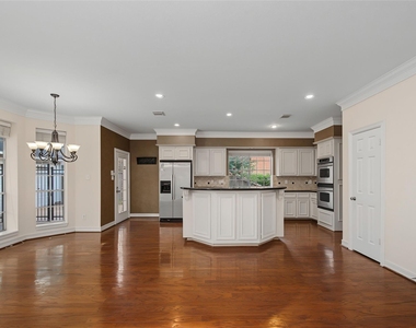4802 Yorkshire Street - Photo Thumbnail 16