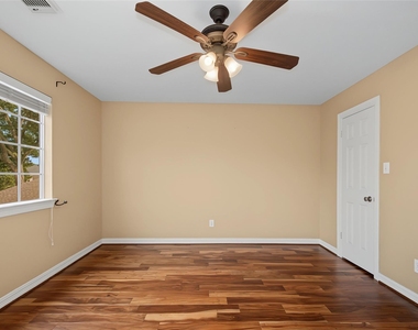 4802 Yorkshire Street - Photo Thumbnail 40
