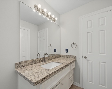 4802 Yorkshire Street - Photo Thumbnail 46