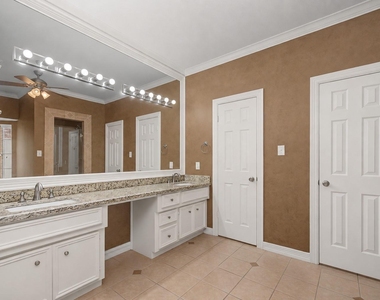 4802 Yorkshire Street - Photo Thumbnail 25