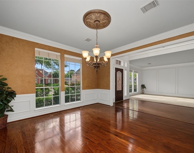 4802 Yorkshire Street - Photo Thumbnail 6