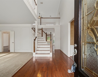 4802 Yorkshire Street - Photo Thumbnail 2