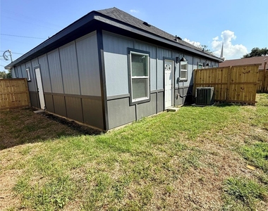 612 E Houston Avenue - Photo Thumbnail 23