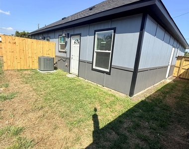 612 E Houston Avenue - Photo Thumbnail 12