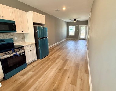 612 E Houston Avenue - Photo Thumbnail 7