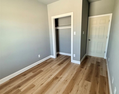 612 E Houston Avenue - Photo Thumbnail 9