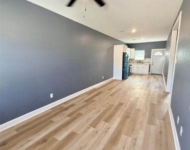 612 E Houston Avenue - Photo Thumbnail 14