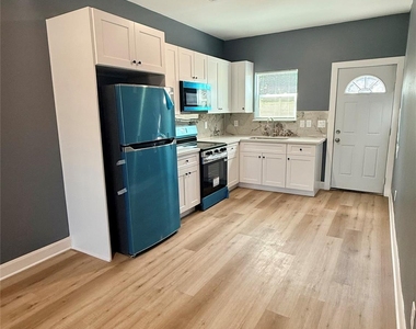 612 E Houston Avenue - Photo Thumbnail 16