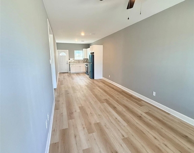 612 E Houston Avenue - Photo Thumbnail 3