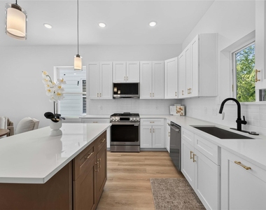 322 Walthall Drive - Photo Thumbnail 4