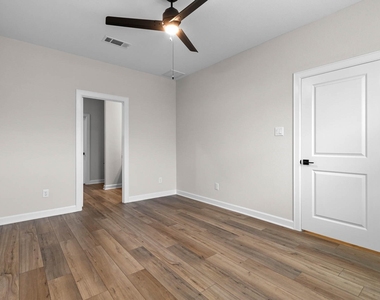 1127 Campside Drive - Photo Thumbnail 6