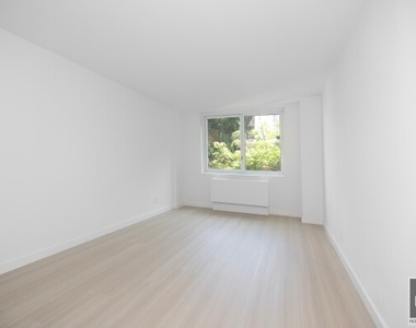East 34 Street - Photo Thumbnail 3