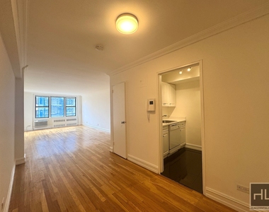 West 13 Street - Photo Thumbnail 1