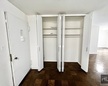 E 16 St - Photo Thumbnail 3