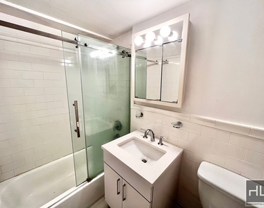 E 16 St - Photo Thumbnail 4
