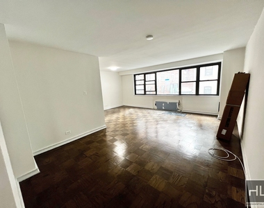 E 16 St - Photo Thumbnail 1