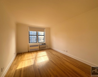 West 13 Street - Photo Thumbnail 4