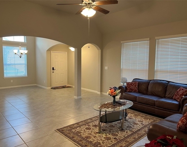 2923 Painted Sunrise Trail - Photo Thumbnail 7
