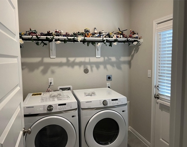 2923 Painted Sunrise Trail - Photo Thumbnail 18