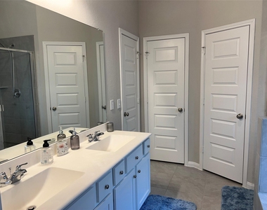 2923 Painted Sunrise Trail - Photo Thumbnail 20
