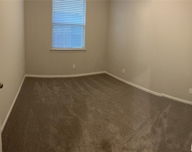 2923 Painted Sunrise Trail - Photo Thumbnail 16