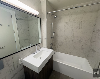 East 72nd Street - Photo Thumbnail 9