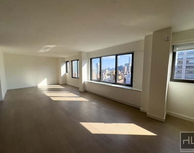 East 72nd Street - Photo Thumbnail 2