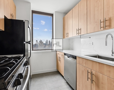 West 43 Street - Photo Thumbnail 1