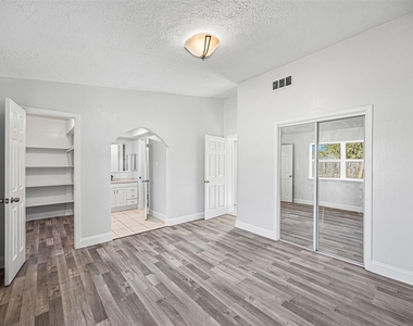 10407 Townhall Lane - Photo Thumbnail 14