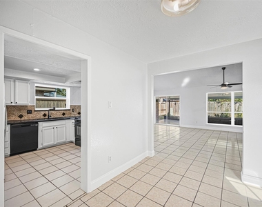 10407 Townhall Lane - Photo Thumbnail 4