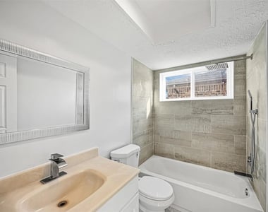 10407 Townhall Lane - Photo Thumbnail 12