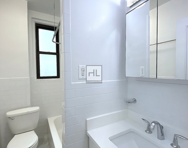 East 46th Street - Photo Thumbnail 4