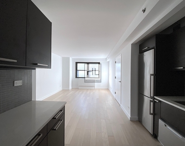 E 39th St - Photo Thumbnail 2