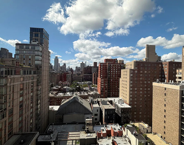 Lexington Avenue / 97th Street - Photo Thumbnail 2