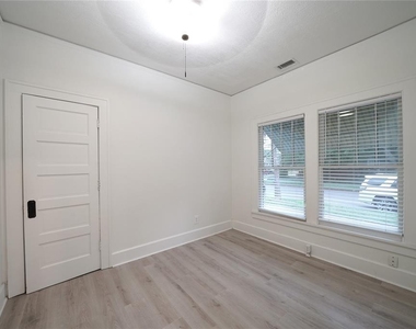 1121 Cherry Street Ne - Photo Thumbnail 4