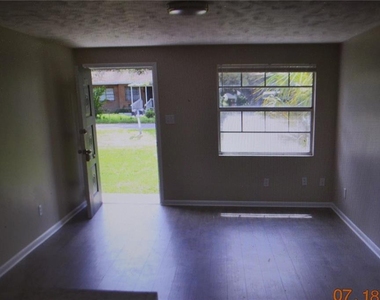 1123 S 70th Street - Photo Thumbnail 3