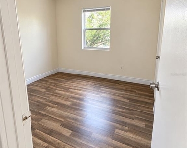 1804 Riley Avenue - Photo Thumbnail 4