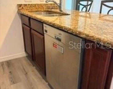 3802 N Oak Drive - Photo Thumbnail 10